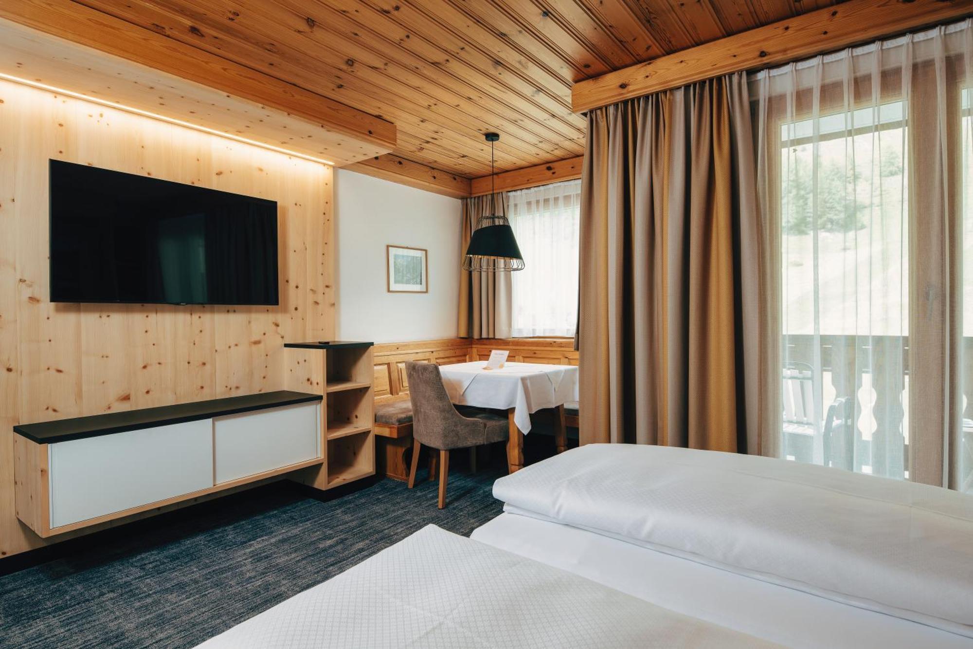 Wellnesshotel Engadin Samnaun Extérieur photo